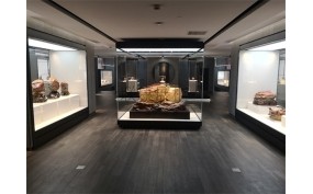 博物館獨(dú)立柜和博物館通柜分別應(yīng)該展示哪些文物